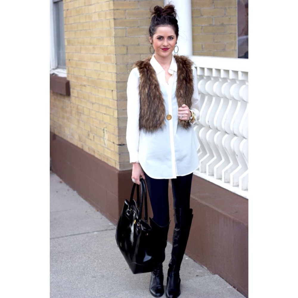 Bebe faux fur cropped vest